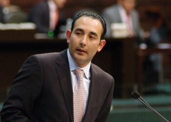 Roberto Gil Zuarth levanta la mano para ir por candidatura a ministro de la SCJN