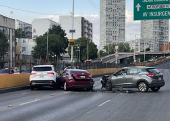 Fuerte choque en carriles centrales de Circuito Interior