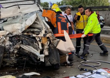 Aparatoso choque en autopista México-Puebla; tres personas se reportan graves