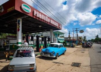 Por ‘razones humanitarias’ México apoyará a Cuba con 400 mil barriles de petróleo