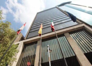 Mujer muere tras caer de habitación del Hotel Sevilla Palace, en la Tabacalera