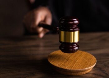 Sheinbaum no retirará reforma judicial del DOF y va contra jueza que lo ordenó