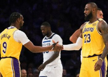 LeBron y Bronny James, primer padre e hijo en jugar juntos en la NBA