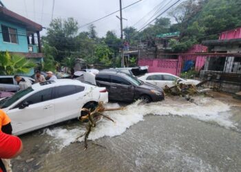 Intensas lluvias en Monterrey dejan 3 muertos