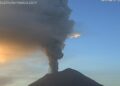 Suspende vuelos en aeropuerto de Puebla por caída de ceniza del Popocatépetl