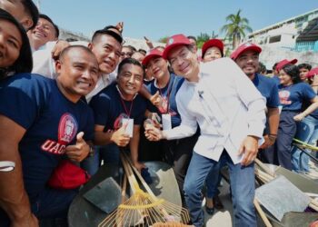 Titular de la SEP agradece a universitarios por su labor en favor de Acapulco al participar en las brigadas de limpieza