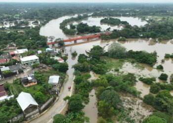 Se desborda río Coatzacoalcos e inunda 51 comunidades de Veracruz