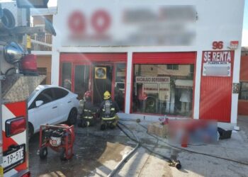 EstadosIncendian negocio de ropa en Culiacán; habían empleados adentro
