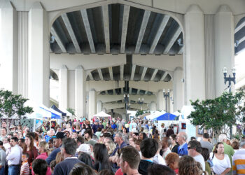 Destinos en Florida combinan turismo y compras navideñas