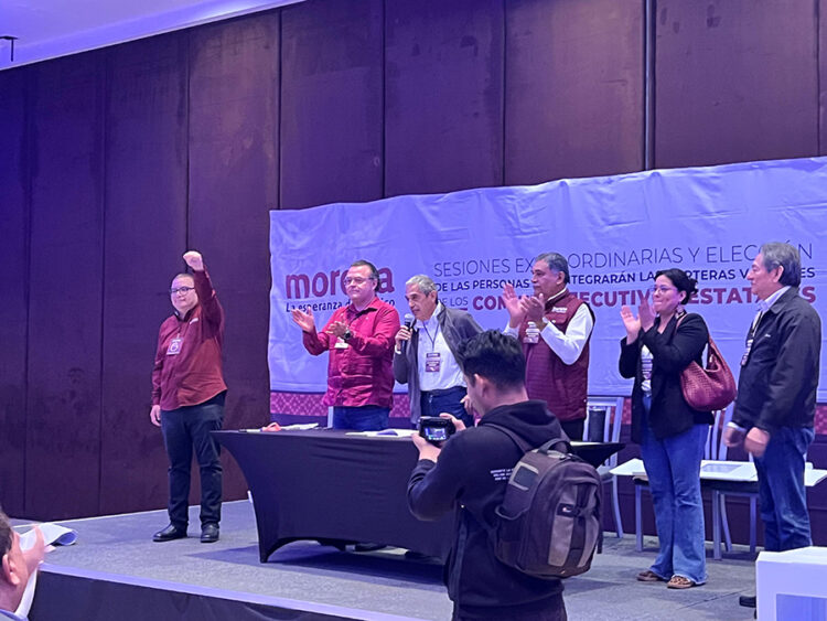 Al ganar la mayoría de los votos en disputa, René González asume Secretaría General de Morena en NL