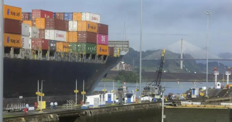 Aranceles de Trump afectarán comercio internacional y el canal de Panamá