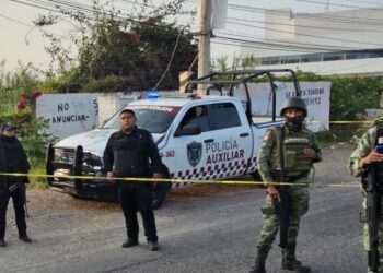Sujetos armados ingresan a hospital en Atlixco y matan a paciente y a 2 policías