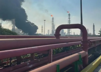 Reportan incendio en refinería de Pemex en Minatitlán, Veracruz
