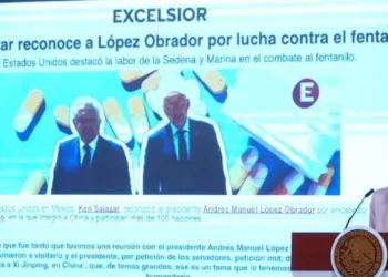 Ken Salazar es un incongruente por criticar ‘abrazos, no balazos’: Sheinbaum