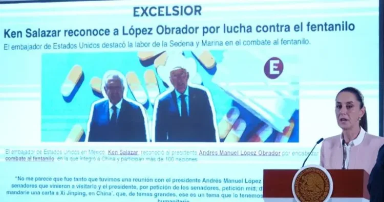 Ken Salazar es un incongruente por criticar ‘abrazos, no balazos’: Sheinbaum