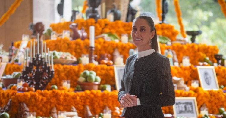 Un 70% de personas avala primer mes de gobierno de Sheinbaum, revela encuesta