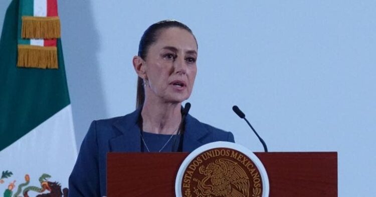 Sheinbaum confía en mantener remesas fuertes ante deportaciones masivas de EU