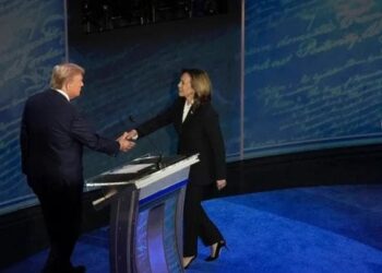 Encuestas muestran una carrera reñida entre Harris y Trump