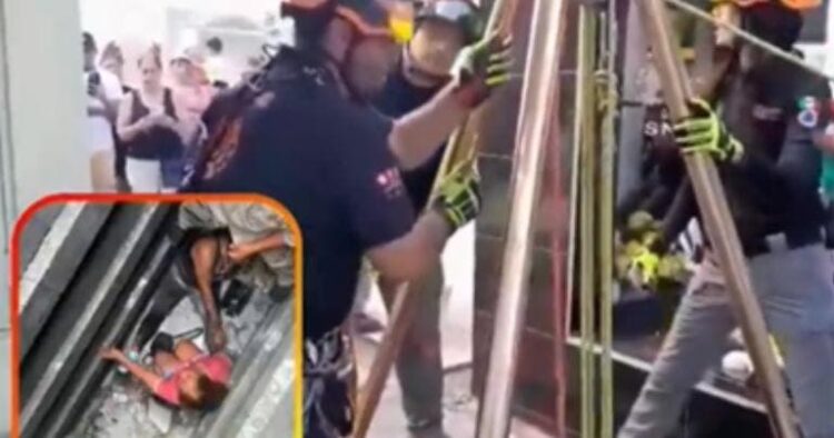 Rescatan a dos mujeres tras caer en tumba de panteón en Monterrey