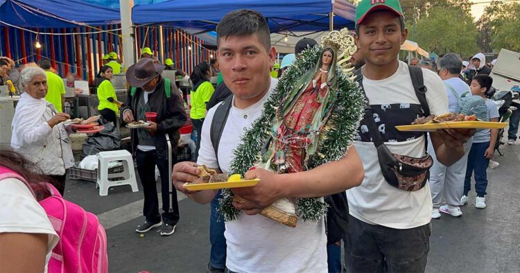 Donan 35 mil tacos a peregrinos que visitan a la Morenita del Tepeyac en CDMX