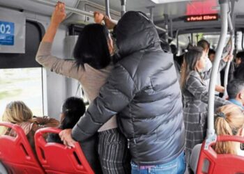 Revela especialista que un 95% de mujeres en CDMX han sido acosadas en el transporte público