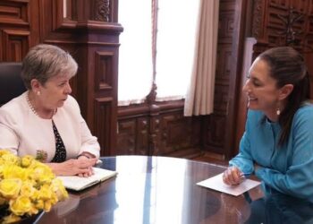 Alicia Bárcena “es mexicana ejemplar”, ataja la Presidenta ante ataques