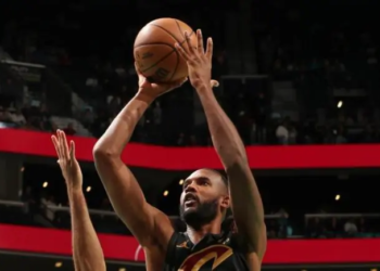 Evan Mobley encesta 41 puntos y los Cavs siguen en la cima de la NBA