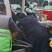 Mujer queda prensada tras choque entre camión y combi en Insurgentes Norte