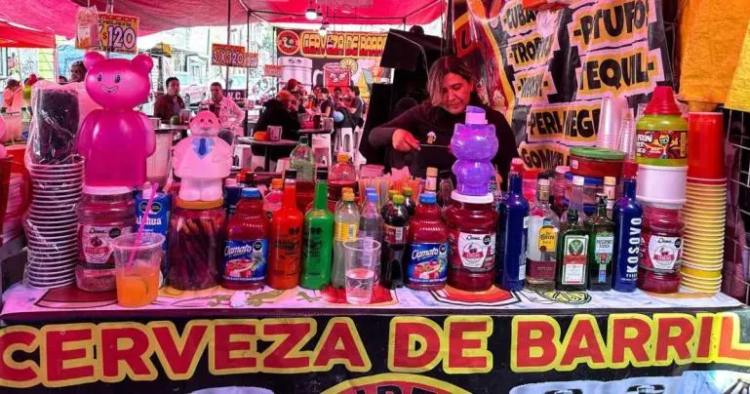 Suspenden cinco chelerías en Iztacalco tras operativo nocturno