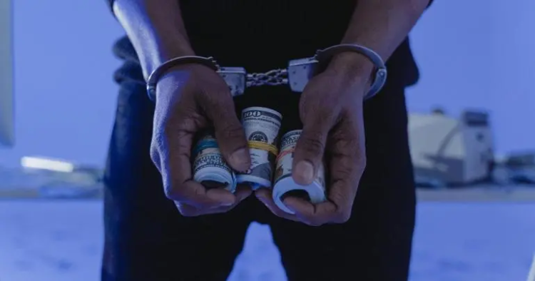 Detienen en la GAM a hombre y aseguran documentos falsificados