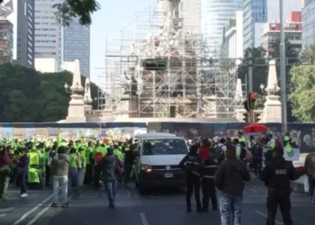 Personas con discapacidad realizan marcha sobre Paseo de la Reforma