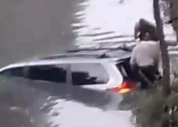 Automovilista se queda dormido y cae al Río de los Remedios en la GAM