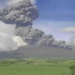 Desalojan a 87 mil personas en Filipinas por erupción del volcán Kanlaon