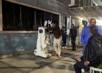 Desalojan a pacientes en la madrugada ante aviso de llegada de Cofepris