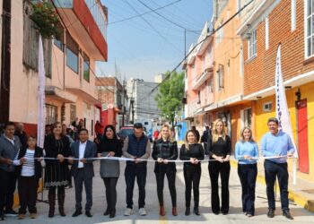 En Huixquilucan siguen entregando obras viales con repavimentación