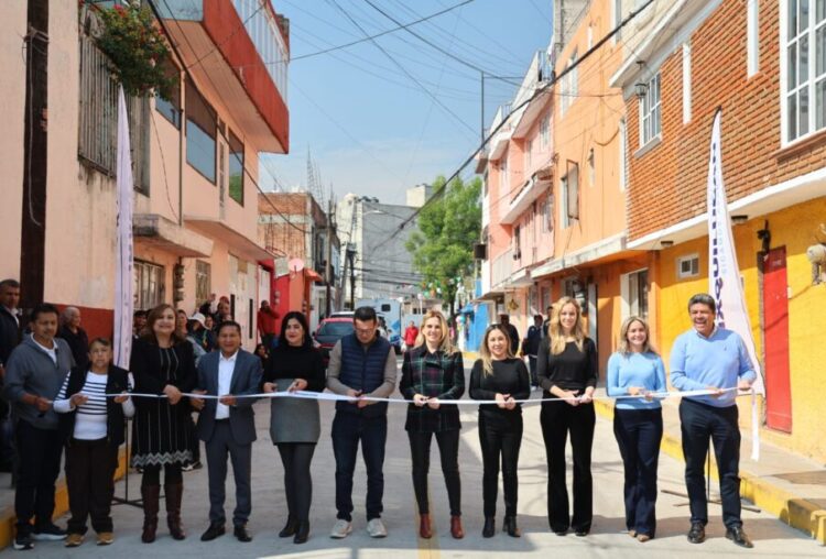 En Huixquilucan siguen entregando obras viales con repavimentación
