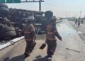 Bomberos de Ecatepec atienden volcadura de tráiler en el CEM