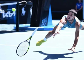 Alcaraz batalla ante Borges, pero consigue pase a octavos en Abierto de Australia