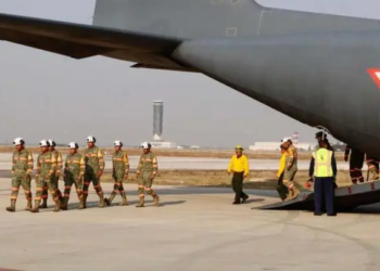 Delegación mexicana regresa tras combatir incendios en California