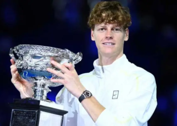 Sinner revalida su título en el Abierto de Australia, vence en 3 sets a Zverev