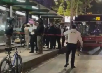 Pasajero muere en Metrobús, a la altura de la estación El Ángel