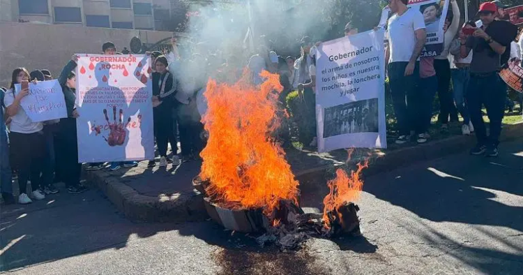 Marchan en Culiacán por la paz y exigen la renuncia de Rubén Rocha Moya