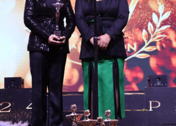 Premian a Romina Contreras como mejor presidenta municipal del año