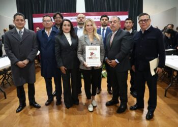 Alcaldes firman convenio para regularizar predios en municipios