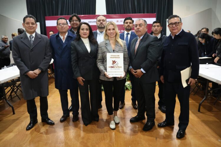 Alcaldes firman convenio para regularizar predios en municipios