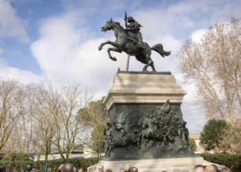 Restaura escultura ecuestre de la heroína Anita Garibaldi en Roma