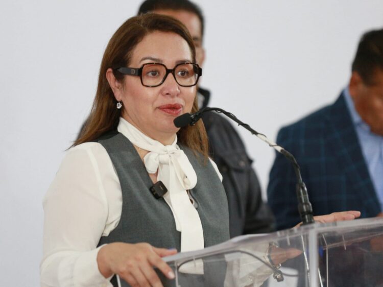 Muestra Azucena Cisneros avances del Cambio con Honestidad: En 48 días bacheamos en Ecatepec lo que no hicieron en seis años
