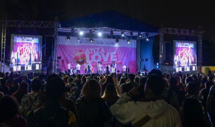 PEDRO RODRÍGUEZ CELEBRA CON FAMILIAS EL AMOR Y LA AMISTAD EN ATIZAPÁN CON #ATIZALOVE