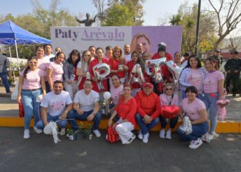 PATRICIA ARÉVALO PRESIDENTA HONORARIA DEL DIF, COMPARTIÓ SONRISAS Y AFECTO CON FAMILIAS ATIZAPENCES EN DIFERENTES COLONIAS DEL MUNICIPIO, LA FAMILIA ES NUESTRA PRIORIDAD.