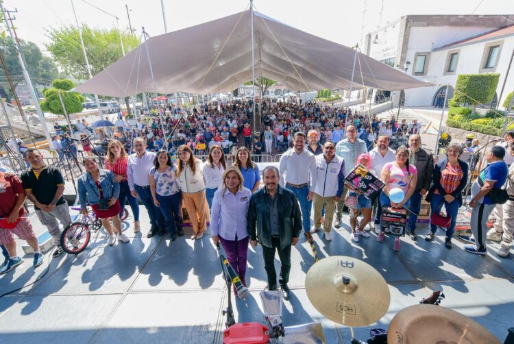 PEDRO RODRÍGUEZ Y PATRICIA ARÉVALO CELEBRAN A LAS FAMILIAS ATIZAPENSES